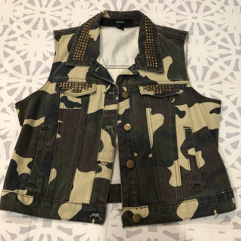 Forever 21 denim camo vest jacket
